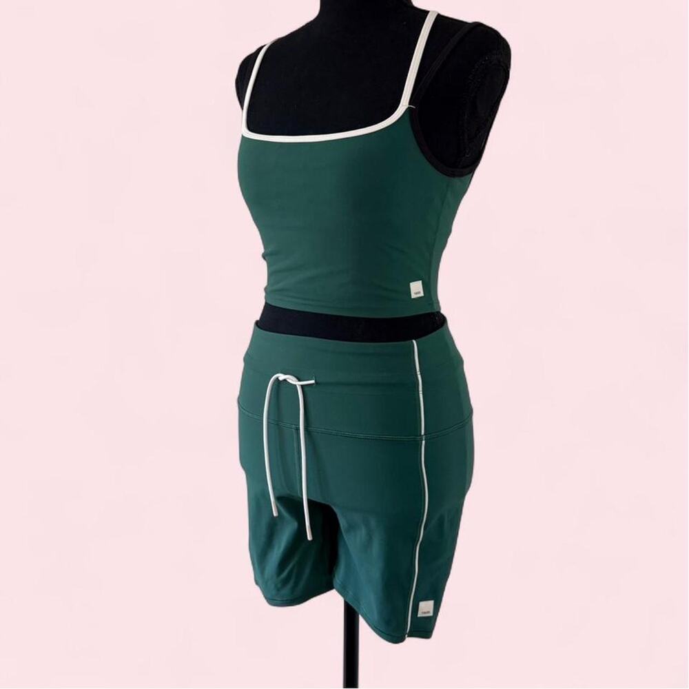 Vuori green matching workout set size xs Athleisure sporty clean girl pilates